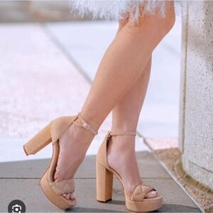 🆕👠Vince Camuto Mahgs Block Heeled Sandals